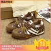 Zapatos de mujer elegantes y atractivos, nueva colección primavera/otoño 2026, zapatillas casuales planas versátiles, un estilo de zapato de entrenamiento alemán súper popular