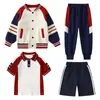 Uniformes de Jardín de Infancia Estilo Británico Uniformes de Verano para Clase Deportiva Infantil Uniformes de Escuela Primaria Uniformes de Béisbol para Primavera y Otoño Conjunto de Tres Piezas