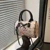 Bolsa Pequena Plissada da Moda Estilo Coreano para Mulheres Verão 2025 Nova Moda Bolsa Transversal de Cor Contrastante Estilo Coreano Bolsa Portátil Estilo Almofada