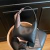 2025 Bolsa de Axila Feminina Nova Tendência Moda Versátil Bolsa de Ombro Nicho Bolsa de Mão para o Dia a Dia