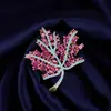 Broche Luxuoso Resistente Folha de Bordo com Zircônia e Rubi de Alta Qualidade Leve Luxo Broche Folha para Casaco Acessório de Roupa