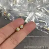 Collar de una sola gema V Gold Versión Alta para Mujer Chapado en Oro V Oro de 18 Quilates Cadena de Clavícula Pequeña Redonda de Pastel de Diamante Plato Volador Dropshipping