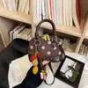 Bolsa de mão feminina transfronteiriça, nova coleção outono/inverno, design moderno, fresco e doce, bolsa tote em formato de concha, estilo leve de luxo com bolinhas, bolsa de ombro e bolsa transversal feminina