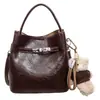 Bolsa de balde retrô de alta qualidade para mulheres, nova bolsa de ombro da moda 2026 para o dia a dia, bolsa transversal de luxo de nicho