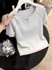 Nova Camiseta de Manga Curta Slim Fit Estilosa e Fashion para Mulheres, Casual e Rejuvenescedora, Versátil com Gola Redonda A11161