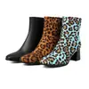 Novas botas femininas britânicas outono e inverno 2024 estampa de leopardo botas curtas estilo martin botas de salto alto grossas 40-44 tamanho grande botas de comércio exterior