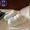 Pantuflas cerradas estilo coreano, zapatillas versátiles para mujer, nuevos zapatos blancos de suela gruesa para pareja, verano 2026