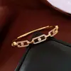 Pulsera cuadrada hueca con incrustaciones de circonita chapada en oro real de 18k, estilo minimalista, diseño único, joyería de lujo ligero y exquisita