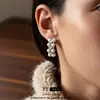 Pendientes de Zirconia de Aguja Plateada con Perlas de Doble Capa en Forma de C, Lujo Ligero, Sensación de Alta Gama, Pendientes Exquisitos, Pendientes Versátiles y Únicos de Estilo Minimalista