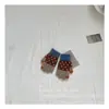 Versión coreana de guantes de cinco dedos para niños otoño e invierno retro lunares contraste de color guantes de dedo para niños y niñas estudiantes guantes de escritura lote