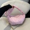 Bolso de mano acolchado de algodón estilo coreano para mujer, diseño informal, otoño e invierno 2023, nuevo bolso bandolera ligero de gran capacidad para dumplings.