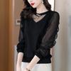 Camiseta Preta Estilo Francês para Mulheres 2025 Primavera Novo Estilo Cobre a Barriga Emagrecimento Look Fashionável Top de Manga Comprida
