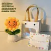 Regalo de cumpleaños para niñas para regalar a mejores amigas, ramo de girasoles para el Festival Qixi, pequeño adorno de coche, decoración de escritorio para el Día del Maestro