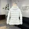 Chamarra ligera de plumón Moncler m-brand con cuello de piel, corte ajustado, para mujer, estilo corto, cuerpo acanalado ajustado, engrosada, cálida, casual