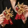 Set completo de ramilletes de boda retro estilo chino, incluyendo un ojal para el novio y otro para la novia, con detalles de fénix dorado y perlas, perfectos como accesorios de boda