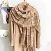 Bufanda a cuadros versátil y elegante para mujer, nuevo diseño coreano invierno 2026, regalo para estudiante, bufanda cálida para el cuello
