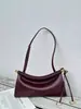 Bolsa de ombro de couro genuíno para mulheres, novo modelo 2026, bolsa quadrada, moderna e versátil, design de nicho, estilo descontraído, bolsa de axila para mulheres