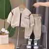 Roupa Infantil Conjunto Primavera e Outono para Bebês e Crianças Roupa de Baseball Rosto Sorridente Cordão Esportivo Duas Peças Tendência Atacado