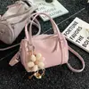 Bolso de mano cruzado simple y elegante tipo bolsa de almohada para mujer, nuevo bolso de hombro de nicho otoño 2026, bolso cruzado moderno y único