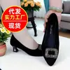 Zapatos de Mujer de Tacón Medio Puntiagudos de Gamuza Negra Más Vendidos 2026 Nuevo Estilo Otoño Zapatos de Salón Franceses de Boca Baja con Hebilla Cuadrada y Pedrería