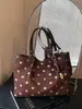 Bolsa de mano transfronteriza con lunares esmerilados para mujer, nuevo estilo 2026, diseño único, ligera, adecuada para ir al trabajo y con gran capacidad