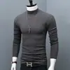 Camisa de manga larga para hombre, cuello alto medio, bonita y cálida camiseta interior, prenda interior de color liso, top de otoño, camiseta ajustada estilo coreano tendencia