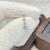 Brincos Studs para Osso da Orelha Azul Flamejante com Base Plana, Sensação de Gelo, Femininos, Super Brilhantes, Exquisitos, Aço Titânio, Luxo Leve, Moda de Nicho