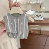 Limão Salgado SeteElegância à moda antiga! Conjunto de duas peças para bebê menina: regata de renda doce de verão e shorts florais