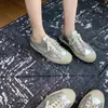 Em estoque~ Tênis casuais de couro legítimo para mulheres, novos sapatos esportivos versáteis com cadarço e estampa de leopardo 2026, sapatos femininos desgastados com estampa de estrelas