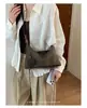 Bolso cubo de gamuza estilo retro para mujer, nueva colección 2026, que irradia un ambiente sofisticado y elegante, perfecto como bolso de hombro, bolso cruzado o bolso de mano, y también un bolso chic para llevar debajo del brazo