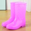 Botas de água de geléia Sapatos impermeáveis de cintura alta Sapatos de borracha de cristal Galochas antiderrapantes Botas de chuva femininas da moda verão Botas de chuva transparentes espessadas