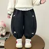Pantalones deportivos de forro polar para niñas estilo coreano con encaje y lazo, nuevos de moda otoño/invierno 2026, pantalones largos gruesos para niñas pequeñas