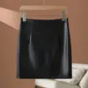 Nueva Falda de Cuero Otoño e Invierno 2026 para Mujer, Falda de Piel de Oveja de Cintura Alta Adelgazante que se Ajusta a la Cadera, Elegante y Sexy de Longitud Media