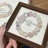 Pulsera de polvo de luz de estrella de seis puntas natural Qiaoen, cristal blanco, flor de goma, doble color, transparente frío, rosa fresco, elegante pulsera