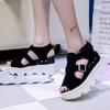 Zapatos de punta abierta de suela gruesa de estilo coreano de primavera y verano de 2021, sandalias de cuña de altura oculta para mujer, plataforma de tacón alto tipo muffin para estudiantes de moda