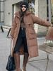 Abrigo Largo de Plumas para Mujer de Pinghu, Nuevo Estilo Invierno 2026, Hasta la Rodilla, Corte Holgado, Cálido, Elegante, Chaqueta Acolchada con Ceñidor en la Cintura