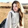 Chal blanco estilo étnico para mujer, nueva colección de verano 2026, adecuado para viajes y sesiones de fotos en el desierto del noroeste y Xinjiang