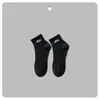 Calcetines deportivos modernos para hombre para primavera y verano, calcetines cortos absorbentes de sudor y resistentes al olor, transpirables, de alta elasticidad, calcetines invisibles tipo tobillero, calcetines de color liso con letras, Zhuji