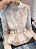 Camisa de gasa floral con diseño de nicho para mujer, nueva colección primavera 2026 estilo francés, top ajustado que ciñe la cintura para mujer