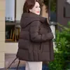 Chaqueta auténtica de alta gama corta de plumón de ganso blanco para mujer, nuevo estilo de invierno 2026, engrosada, adecuada para madres de mediana edad y mayores, prenda exterior de moda