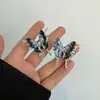 Broche Mariposa Diamante Azul Metálico Retro para Mujer Super Hada Borla de Cristal Pin Versátil Pin para Traje Pin de Solapa Corsage Tendencia