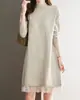 Roupas de Outono Femininas 2026 Novo Elegante Gola Meio Alta Camada Base de Renda Tricô Lã Vestido Outono