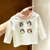 Camiseta confortável de manga longa 100% algodão com botões nos ombros, nova roupa de primavera para crianças pequenas e bebês, top de nicho para primavera/outono