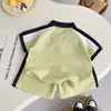 Traje de Verano de Manga Corta para Niños, Ropa Nueva de Verano, Polo de Color Contrastante, Conjunto de Dos Piezas a la Moda para Niños y Bebés, Elegante y Moderno