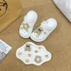 Nuevos Elegantes Dibujos Animados Color Café Peludo Flor Oso Lindos Versátiles Zuecos DIY Lindos Charms para Zapatos Ins