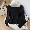 Suéter de Tricô Brilhante com Babados Feminino Outono/Inverno 2026 com Botões Decorativos, Gola Quadrada, Manga Longa, Adequado para Usar em Camadas ou como Peça Externa