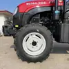 O Trator de Quatro Rodas Mc504-3 Vermelho Oriental para Pomares Possui Alta Distância do Solo, Capacidade de Giro Flexível e é Adaptável a Diversas Ferramentas Agrícolas