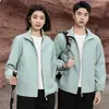Chaquetas para Hombre y Mujer 2025 Nueva Primavera y Otoño Ropa de Senderismo y Montañismo de Capa Dura Chaquetas Cortavientos para Exteriores Estilo Americano Súper Bonitas