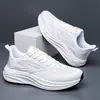 Zapatos de hombre de talla grande transfronterizos 2026 nuevo modelo de verano zapatos de malla tejida fly-knit para hombres, transpirables, ligeros, finos, zapatillas de moda