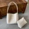 Bolso de mano transfronterizo estilo vintage, nuevo modelo otoño 2026 para mujer, bolso de hombro minimalista de nicho para el día a día con monedero a juego